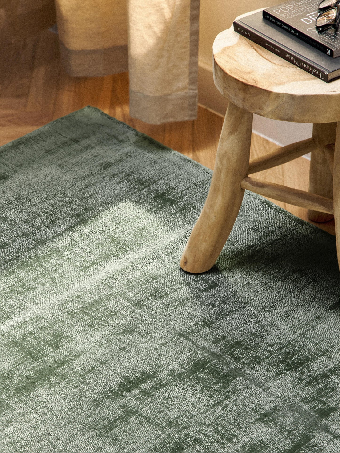 Jane Rug in Viscose, Hand-Woven