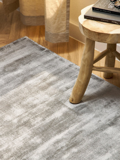 Jane Rug in Viscose, Hand-Woven